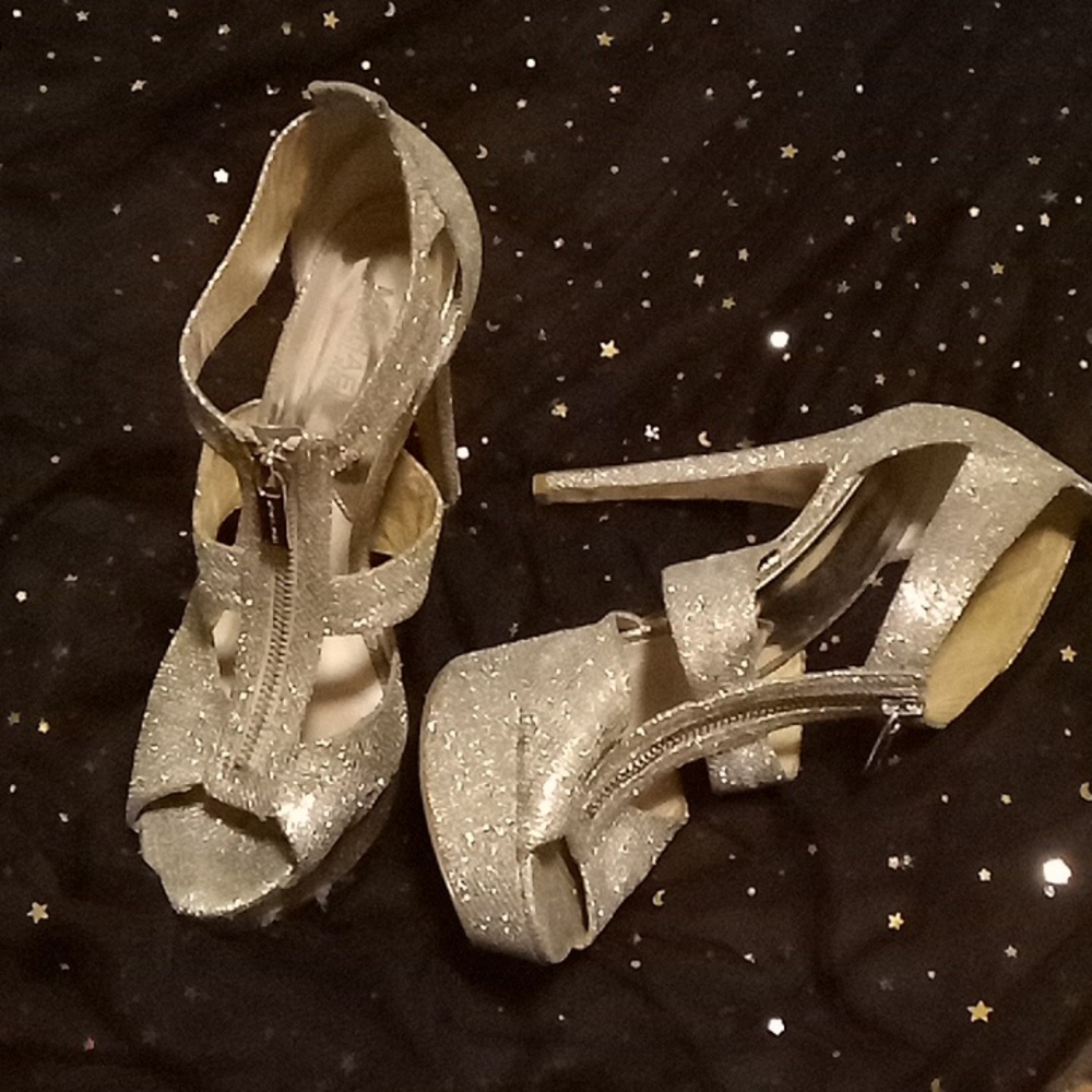 Heals - Picture 3 of 4